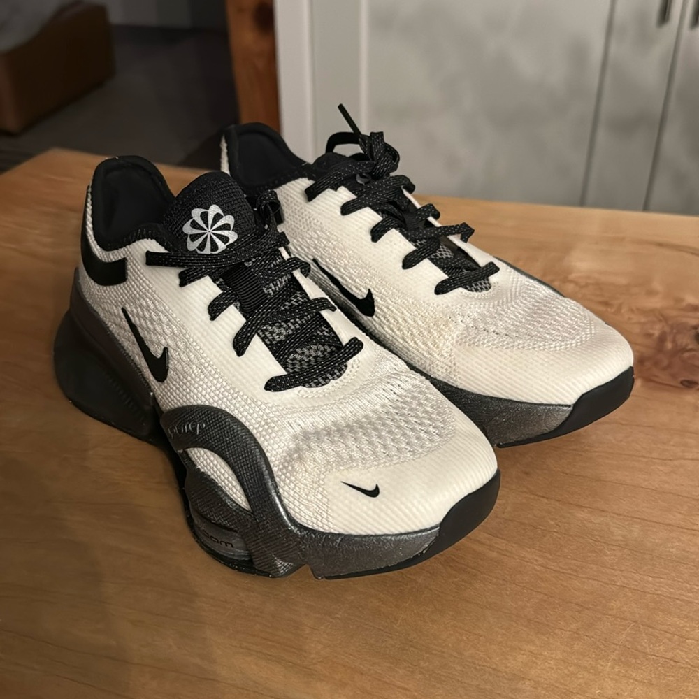 Nike HITT sneakers size 6.5 woman